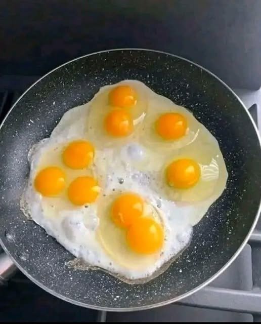 How many eggs are in the pan?!