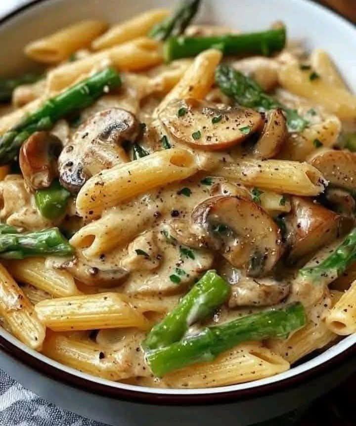 Creamy Mushroom and Asparagus Chicken Penne