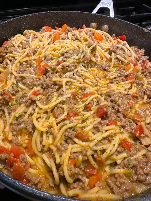 “Crack” Pasta: The Addictive One-Pan Ground Beef & Tomato Skillet