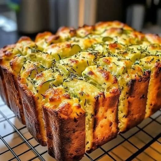  ZUCCHINI CHEESE PULL-APART BREAD